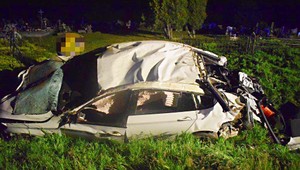 O život prišli 2 deti. Neprežili zrážku s autom