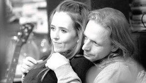 Odpustiť alebo opustiť? Tomáš Klus naspieval s manželkou silný DUET