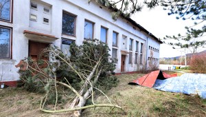 SHMÚ varuje: Vietor dosiahne až 160 km/h. Ktoré okresy zasiahne víchrica dnes?