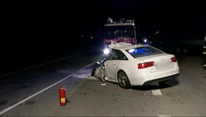 Zrážku auta s kamiónom neprežil mladý vodič