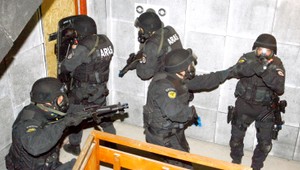 Razia pri Spišskej Novej Vsi. Kukláči úradovali v rodinnom dome