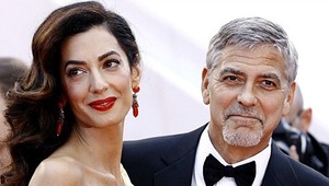 Amal sa musela obetovať, ľutuje manželku George Clooney