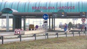 Nové pravidlá na hraniciach s Rakúskom: Pendleri potrebujú každý týždeň test aj nový formulár