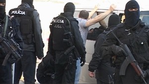 Dráma v Žabokrekoch. Muž (31) v byte zajal rukojemníkov