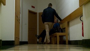 Urológ, ktorý ordinoval pod vplyvom žiadal súd o uvoľnenie do služby