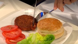 Vedci našli ďalší spôsob ako pestovať mäso. Neuveríte, z čoho ho vyrábajú