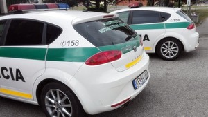 Polícia zadržala medzinárodne hľadanú osobu, musela strieľať