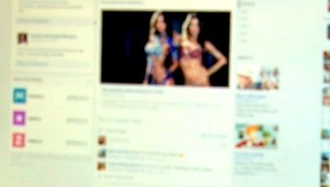 Dievča si myslelo, že posiela intímne fotky kamarátovi. Zverejnil ich cudzí muž