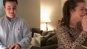 Horor, čo spravil svojej priateľke! Tváril sa, že ju žiada o ruku a potom sa TO stalo