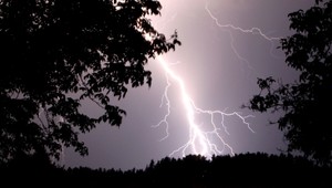 Nevyspytateľné počasie prináša so sebou riziká: Takto sa správajte počas búrky