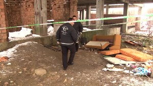 Z manžela a svedka sa stal hlavný podozrivý. Matku dvoch detí našli v dome mŕtvu