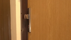 Záhadná smrť mladého muža: V nájdenom byte bol iba na návšteve