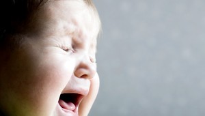 Vojak ponúkal matkám peniaze za požičanie detí