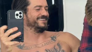 Dlho sám nevydržal! Hviezdny Orlando sa ukázal s mladučkou kráskou!