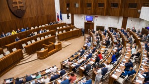 Boj s dochádzkou poslancov do parlamentu: Dvakrát a dosť