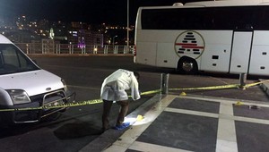 Mladík zabil troch policajtov, strieľal po nich na autobusovej stanici