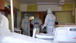 Nemocnice v Čadci a Leviciach požiadali o pracovnú povinnosť. Advokát v tom vidí problém