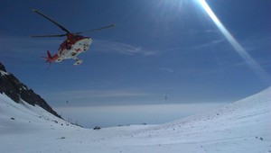 Deti pri sankovaní na Plejsoch narazili do stromu, Miška (†12) zomrela