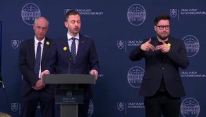 Tlačová beseda povereného premiéra Hegera a ministra Hirmana po vláde
