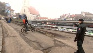 Lúpež autom v centre Bratislavy. Podľa analytika zlyhali protiteroristické opatrenia