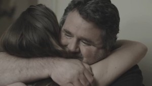 VIDEO: Otec vráti hluchej dcére chuť do života jediným gestom