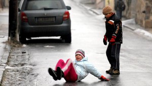 Vodičov môže potrápiť hmla a poľadovica