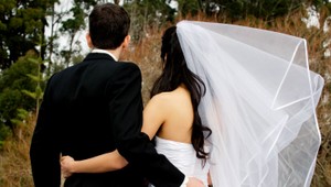 Lupič pokazil mladomanželom svadobnú noc