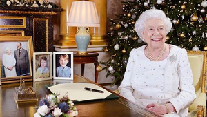 Vianočné fotky kráľovskej rodiny! Ľudia si všimli, že TOTO na nich nesedí!