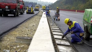 Doprastav a Váhostav uvažujú prepustiť 1 500 ľudí