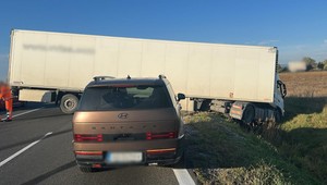 Na D1 havaroval kamión. Nehoda blokuje dva pruhy smerom do Bratislavy