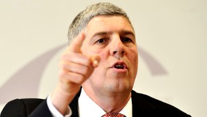 Strany si robia z ústavy trhací kalendár, rozhorčuje sa Bugár