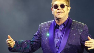 VIDEO: Naštvaný Elton John prerušil koncert a odišiel z pódia