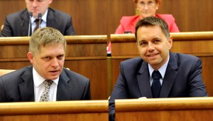 Tlačovka Roberta Fica a Petra Kažimíra k ekonomickým výsledkom