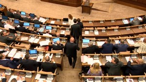 Nová éra parlamentu: Poslancov čaká prvá schôdza s novým rokovacím poriadkom