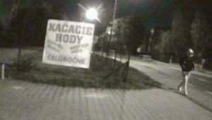 Nové zábery Nikolky. Kráčala cez opustené lesy!