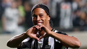 Ronaldinho začína hudobnú kariéru. Prvý album vydá ešte tento rok
