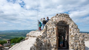 Šarišský hrad po roku opäť lákal zlodeja. Pátra po ňom polícia