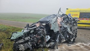 Čelná zrážka pri hraniciach s ČR si vyžiadala život vodiča osobného auta