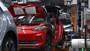 Európsky parlament ustúpil voči zelenej politike: Zákaz spaľovacích motorov sa odkladá