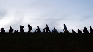 Premočení, zbití a okradnutí. Chudobní utečenci uviazli v Dimitrovgrade