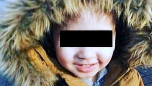 Chlapec (5) stratil tenisku. Otčim ho za to priamo v parku dobil na smrť