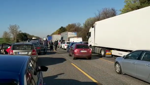 Doprava na Slovensku zostala paralyzovaná. Takto to vyzeralo v prvý deň obmedzení