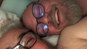 Polonahý v posteli s mužom! Známy český herec vyvolal fotkou poriadny rozruch!