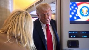 Trump oslavuje pozastavenie Jimmyho Kimmela, hrozí vysielateľom odobratím licencií