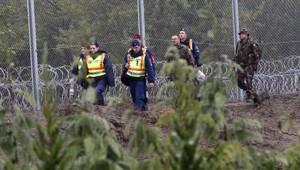 Príliv migrantov do Maďarska sa po uzatvorení hranice takmer zastavil