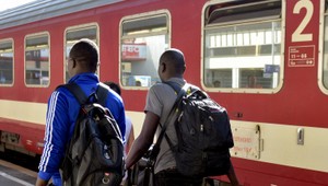 Vo vlaku v Břeclavi zadržali vyše 200 utečencov, polícia ich očíslovala