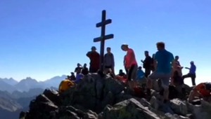 Lúčnica rozospievala vrchol Kriváňa