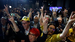 Voľby v Poľsku: Šancu zostaviť vládu má zatiaľ proeurópska opozícia