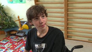 Mladého Lukáša zasiahol elektrický prúd. Teraz sa chce už vrátiť domov a znovu chodiť