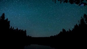 Na nočnej oblohe môžeme v týchto dňoch sledovať meteorický roj